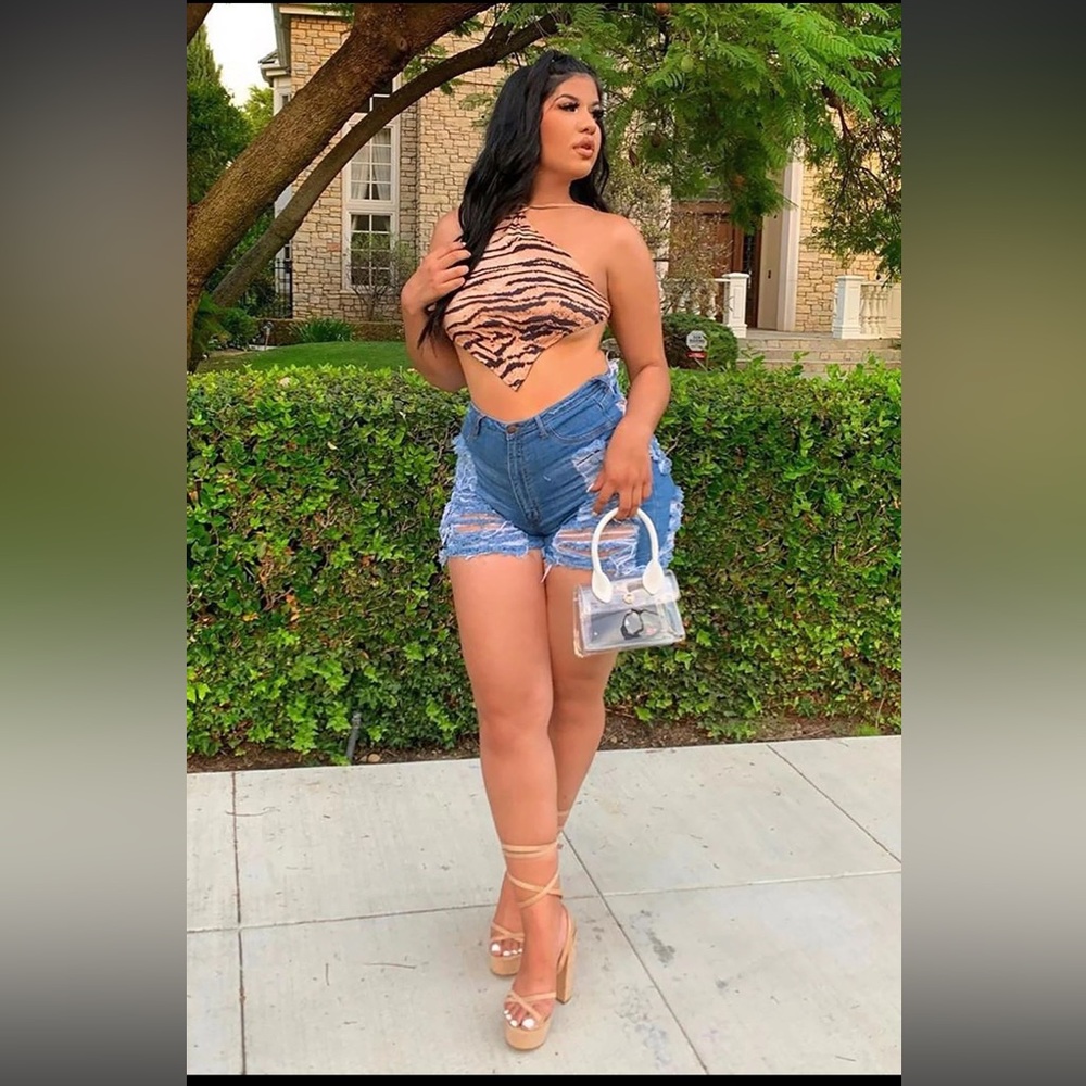 NWT Fashion Nova distressed Bermuda shorts.